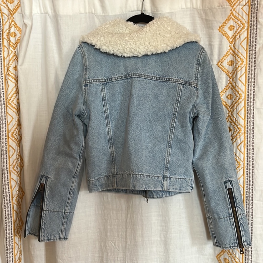 NWT Levi’s Retro Sherpa Trucker Jacket XS - Picture 2 of 5